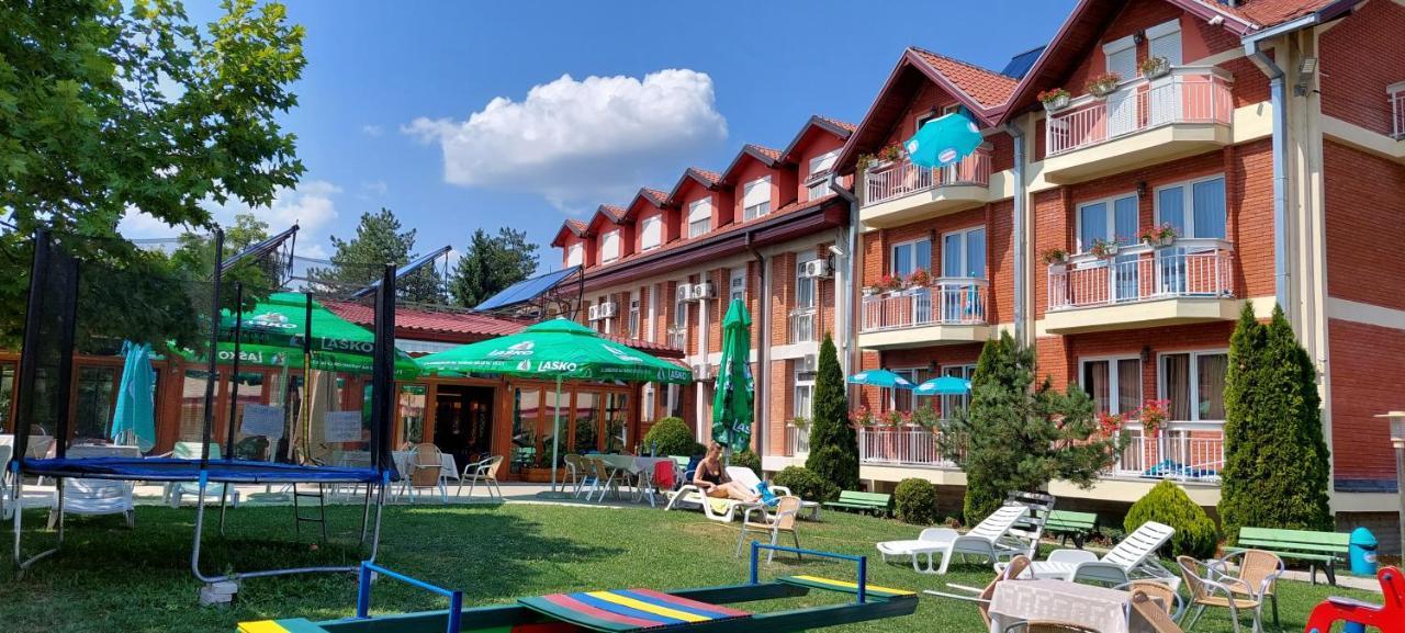 Hotel Ravni Gaj Knic 외부 사진