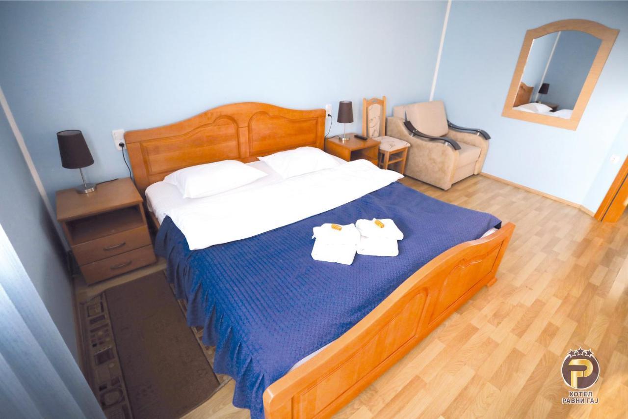Hotel Ravni Gaj Knic 외부 사진