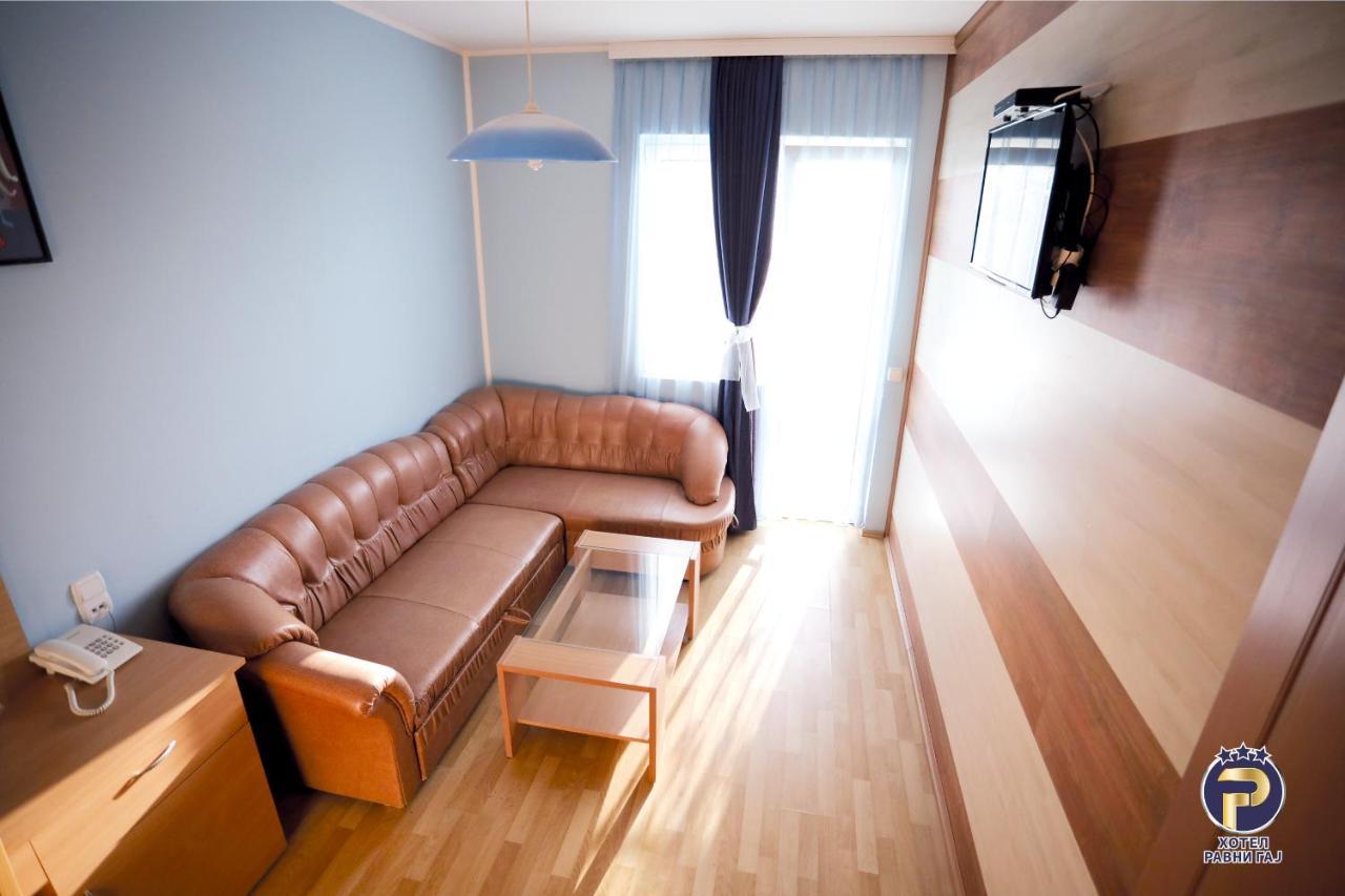 Hotel Ravni Gaj Knic 외부 사진