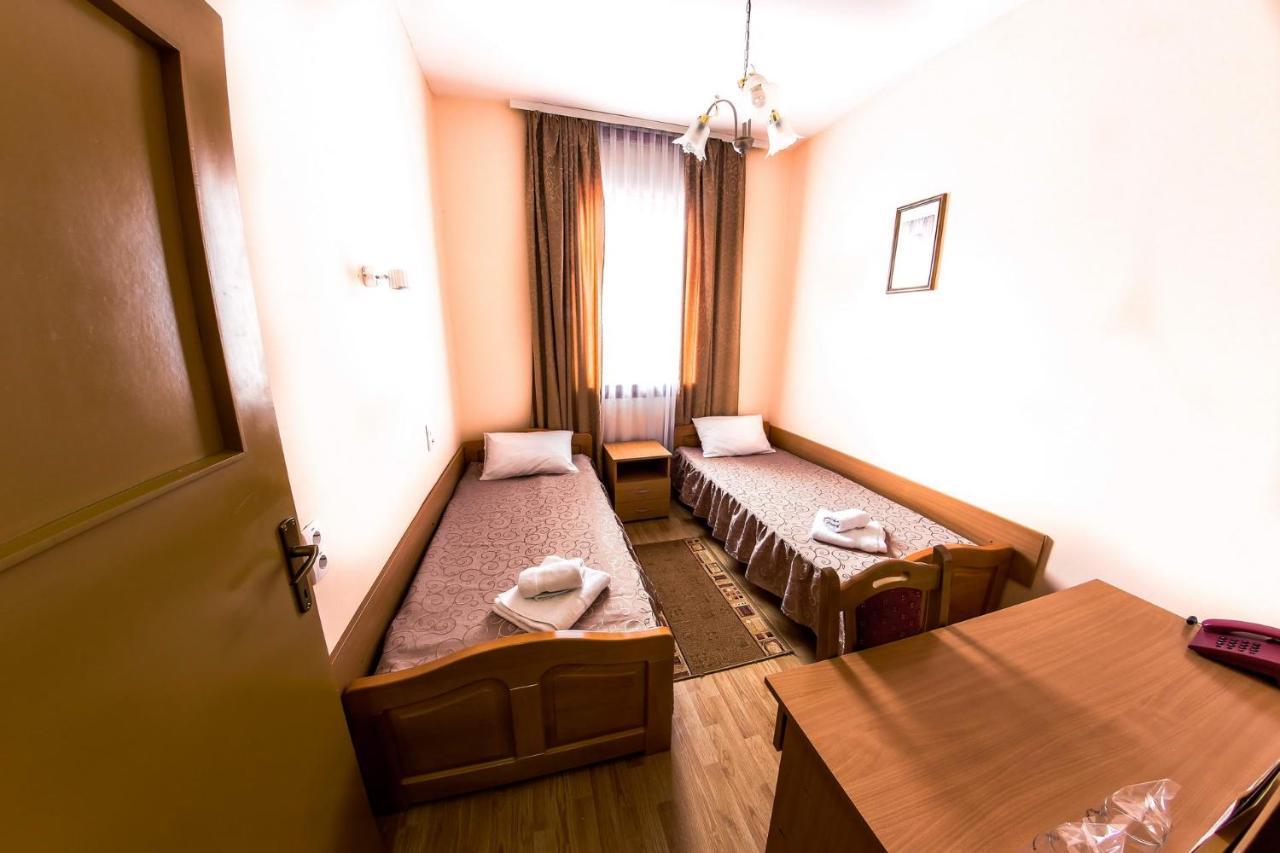 Hotel Ravni Gaj Knic 외부 사진