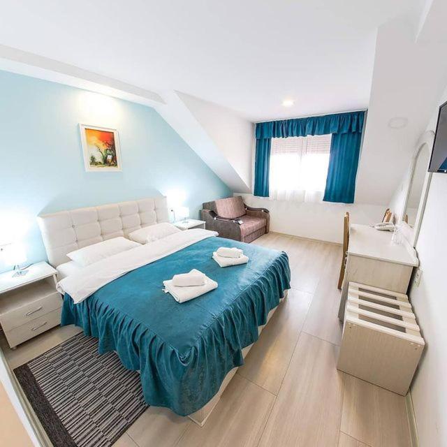 Hotel Ravni Gaj Knic 외부 사진
